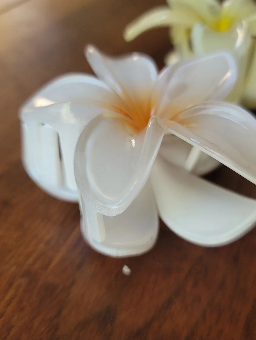 Hawaiian Flower Claw Clips Set Of 3 NWOT